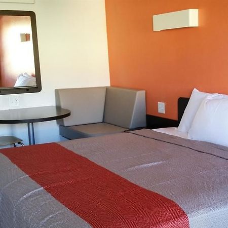 Motel 6-Blue Springs, Mo Екстериор снимка