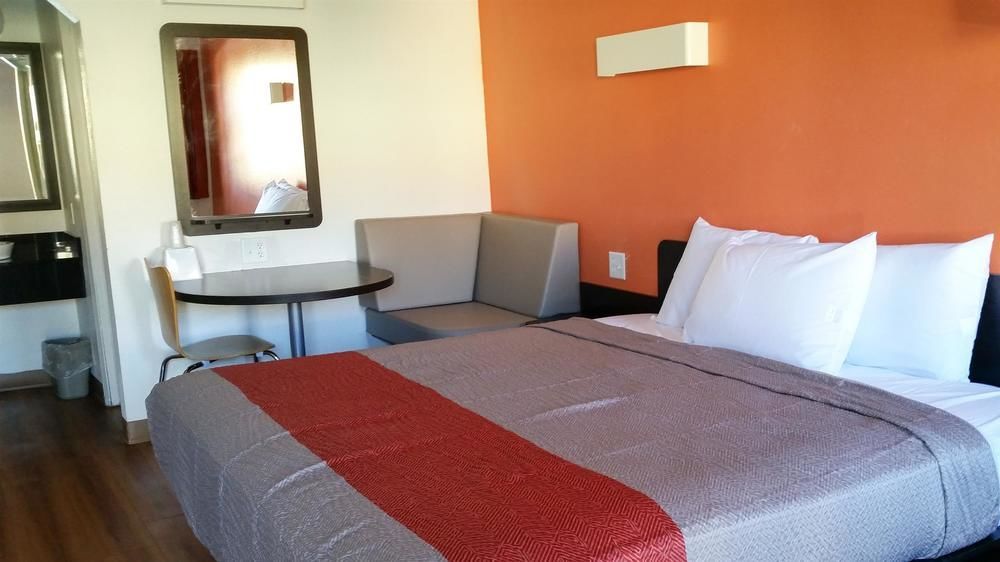 Motel 6-Blue Springs, Mo Екстериор снимка