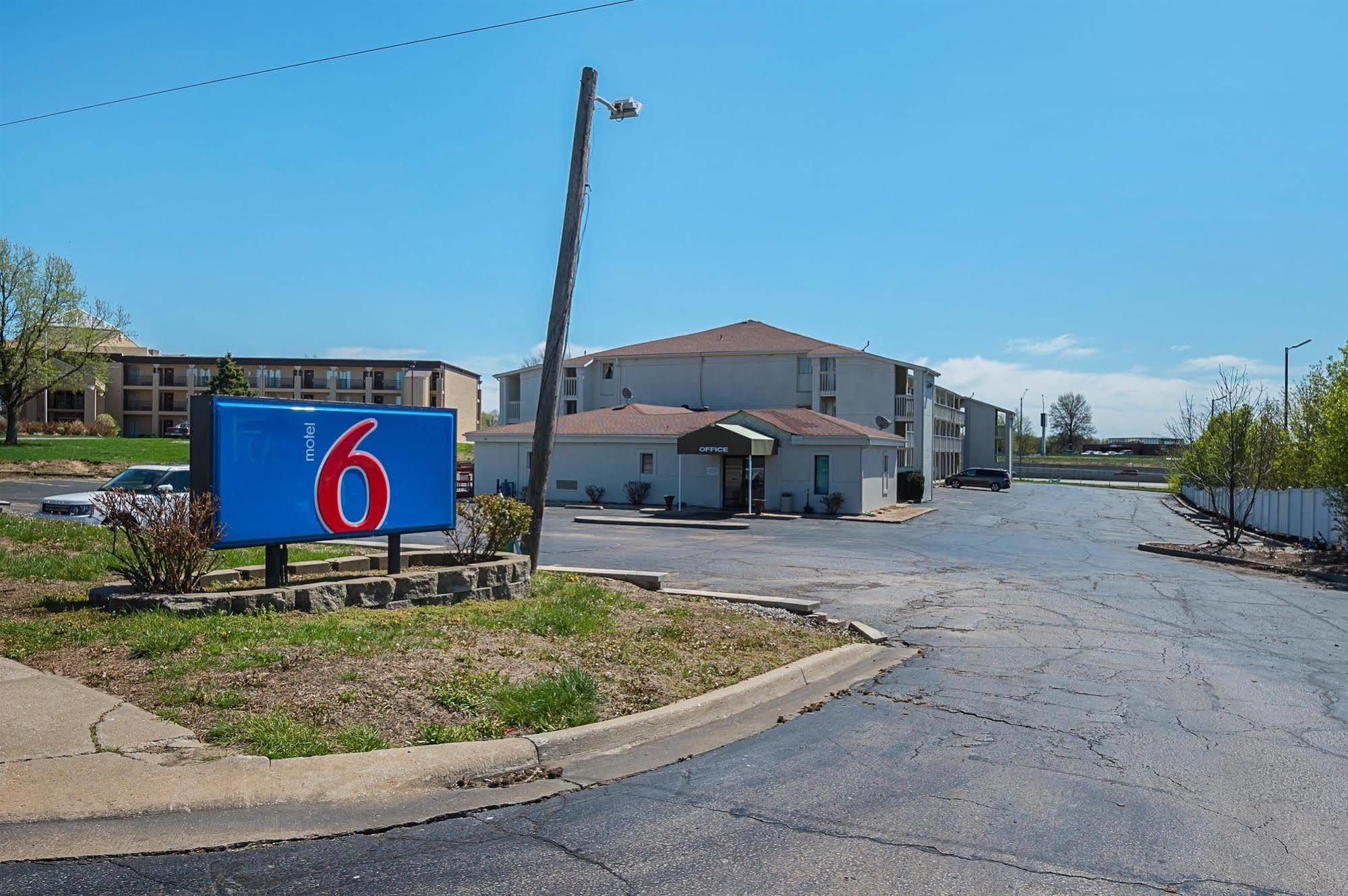 Motel 6-Blue Springs, Mo Екстериор снимка