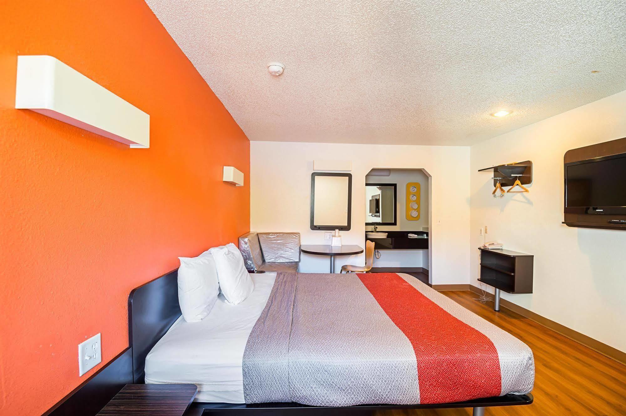 Motel 6-Blue Springs, Mo Екстериор снимка
