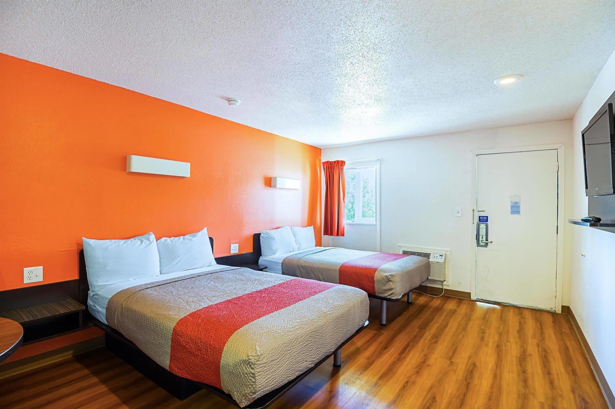 Motel 6-Blue Springs, Mo Екстериор снимка