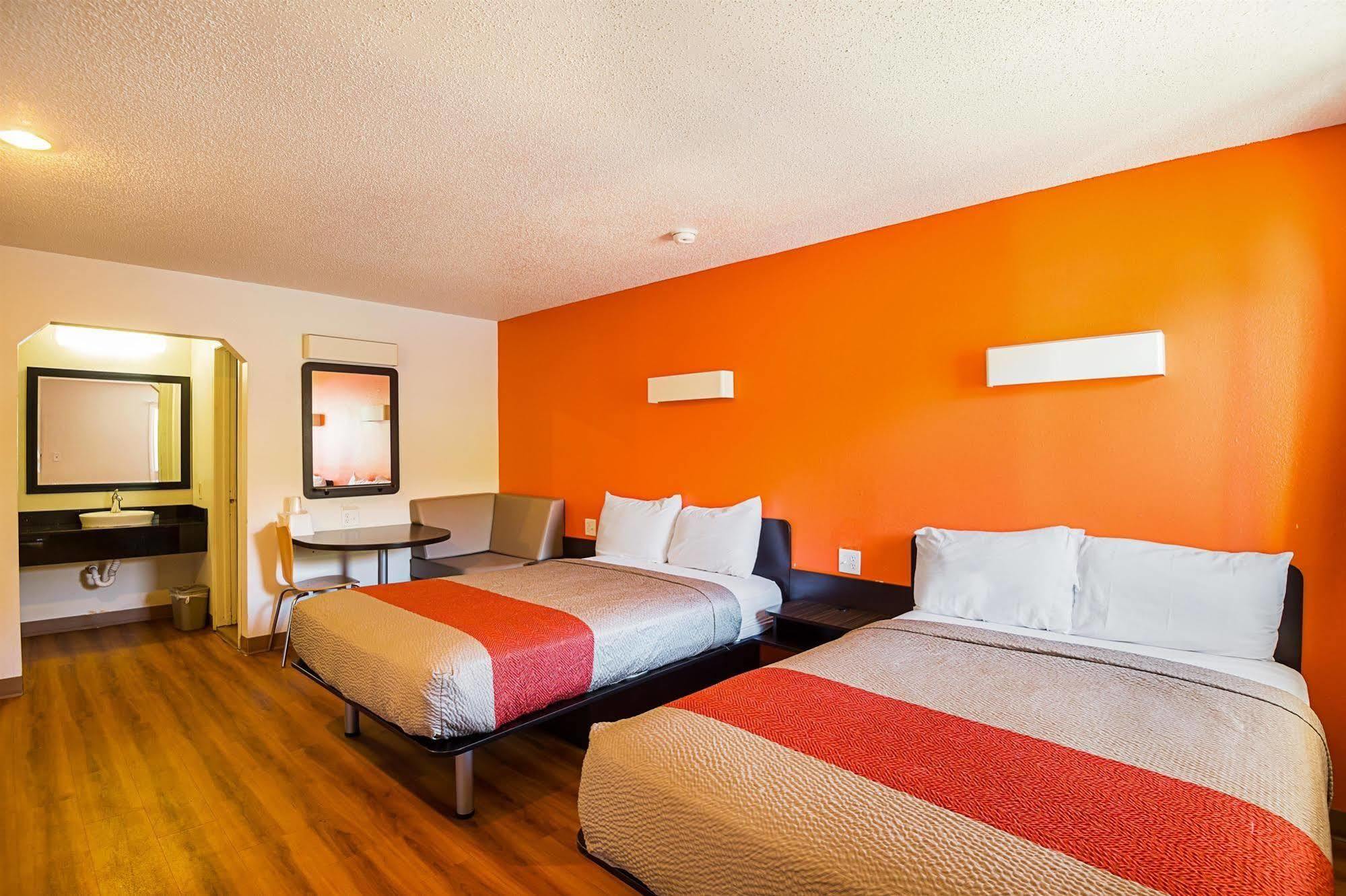 Motel 6-Blue Springs, Mo Екстериор снимка