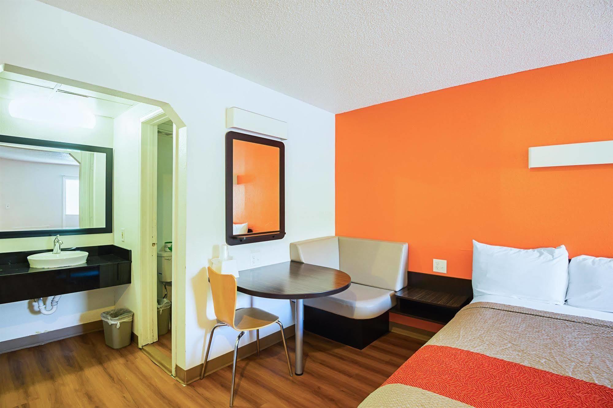Motel 6-Blue Springs, Mo Екстериор снимка