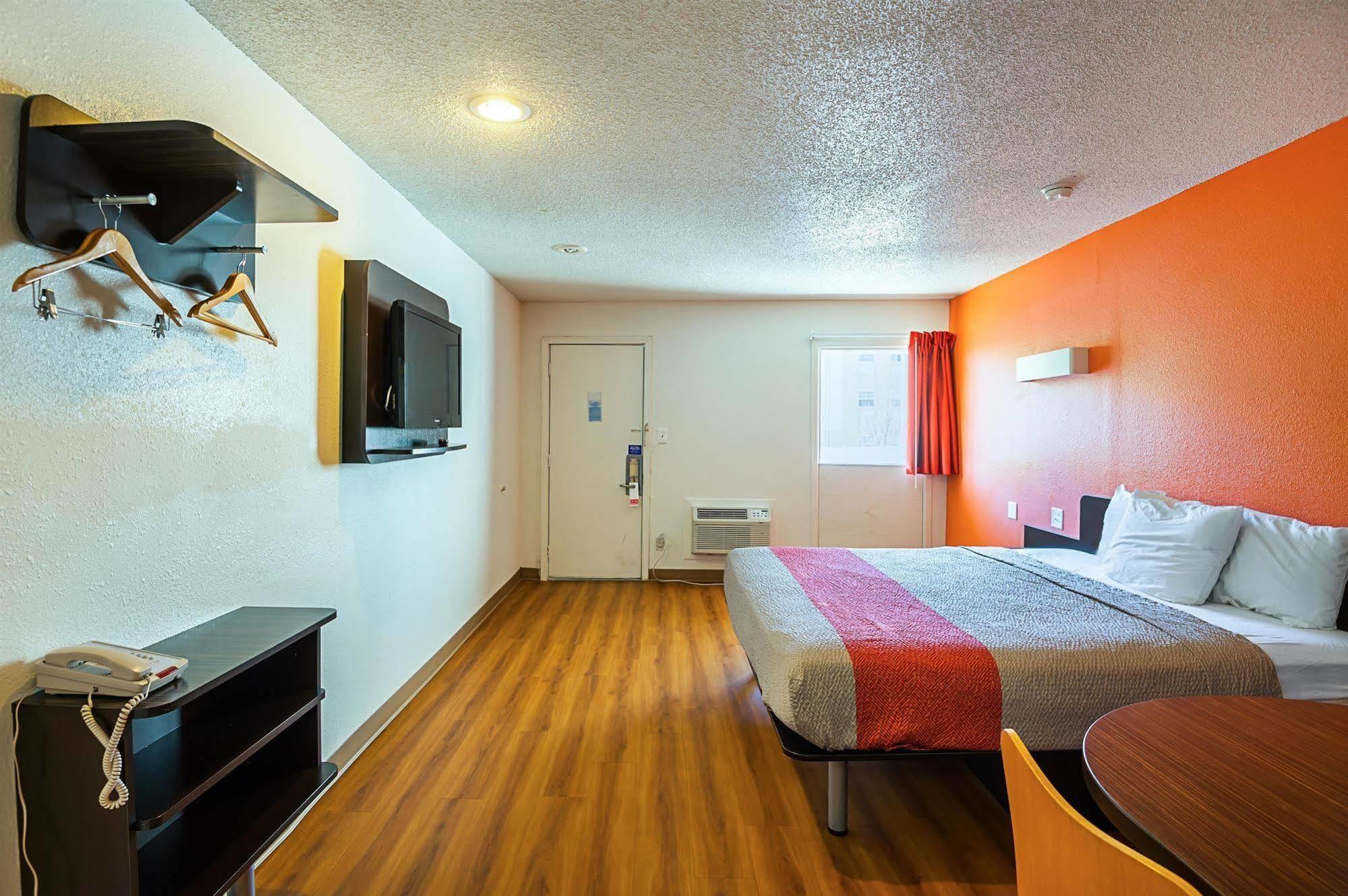 Motel 6-Blue Springs, Mo Екстериор снимка